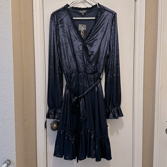 GiGio Dresses & Skirts - Boutique navy velvet long sleeve dress